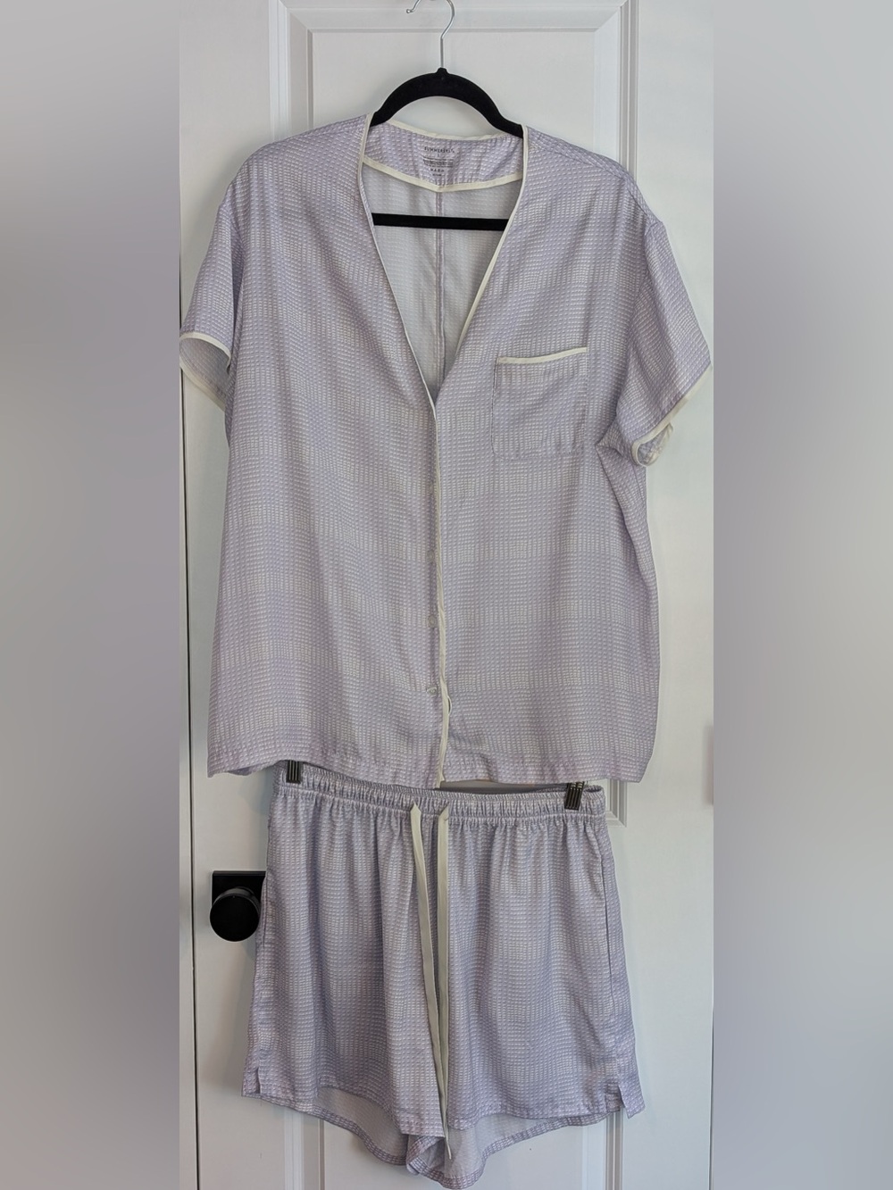Summersalt Silky Short Pajama Set in Lavender with White Piping Size Large